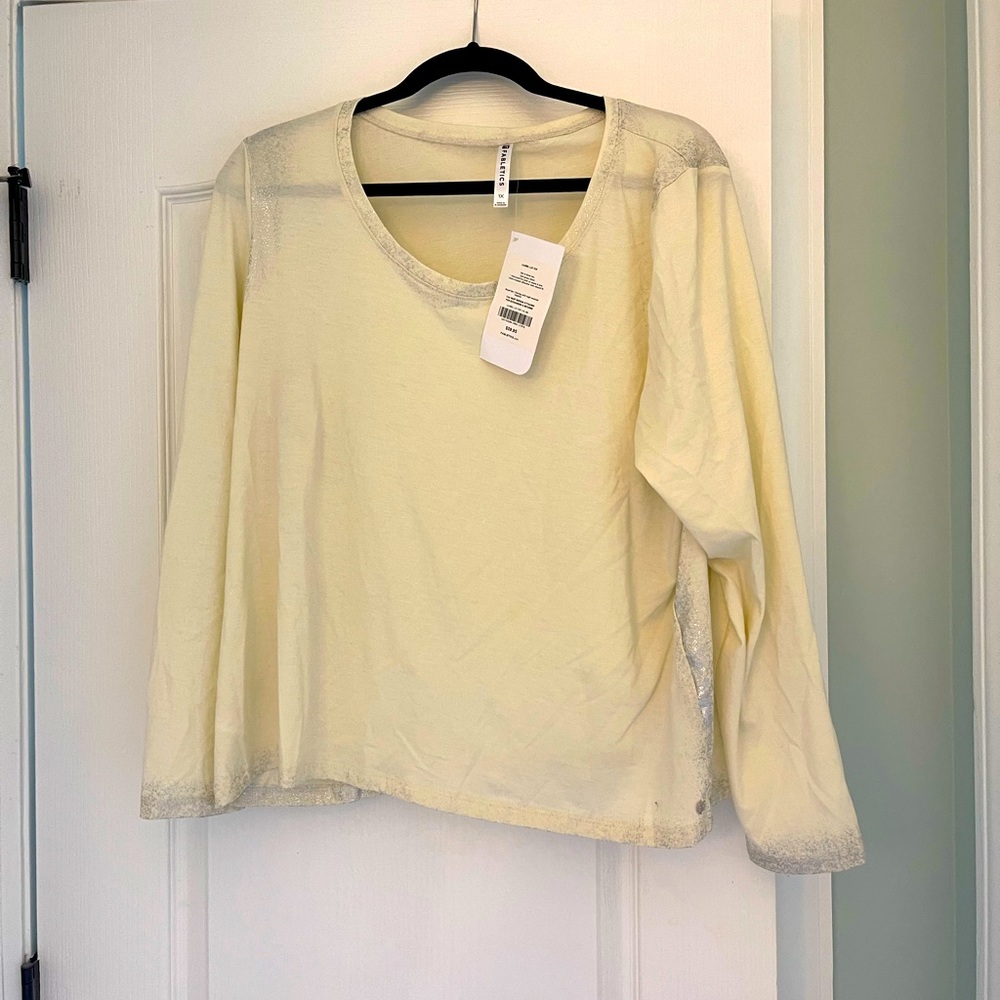 Workout overlay top with tags still on it. Never worn